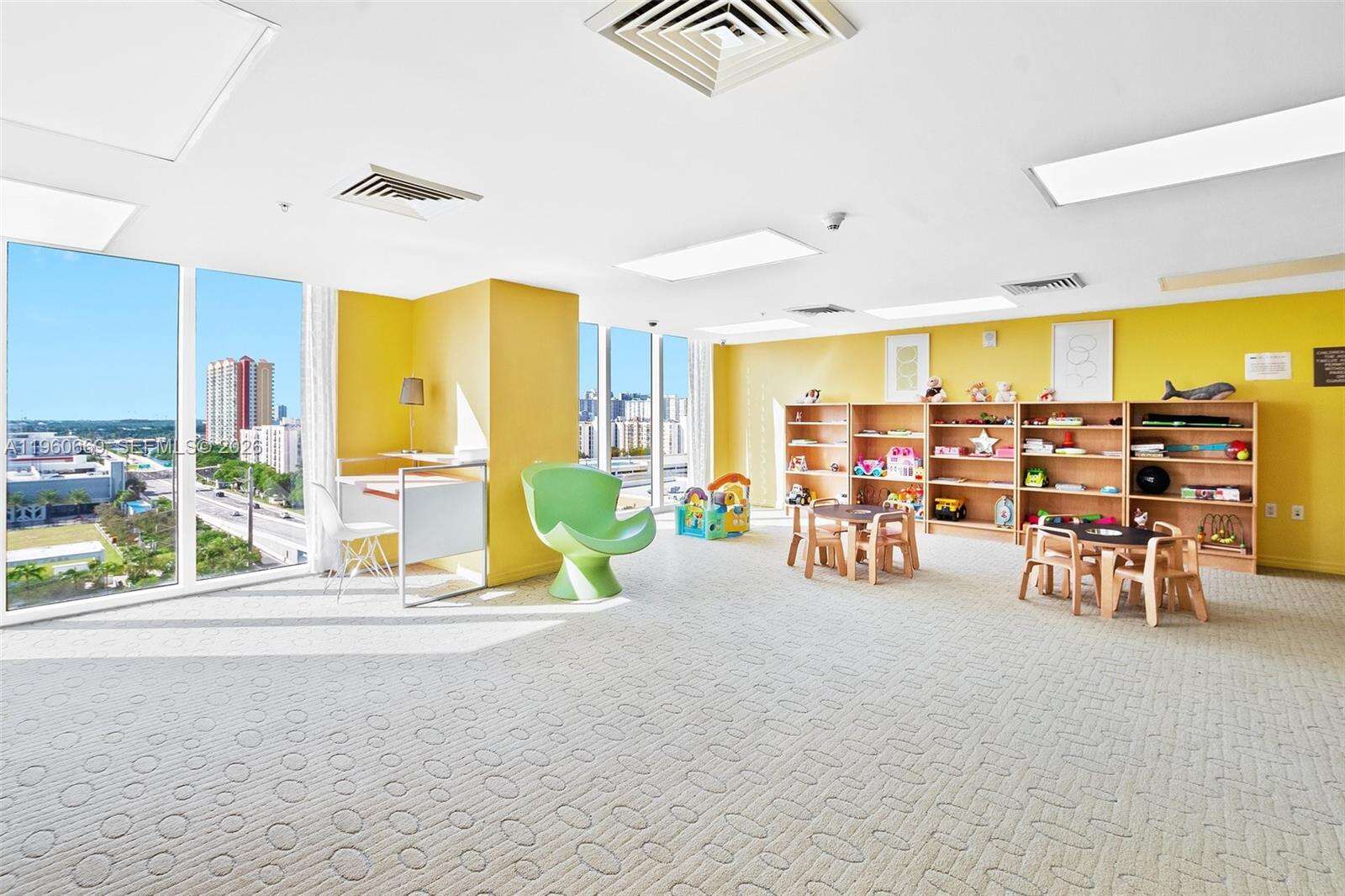 La Perla at 16699 Collins Ave, Sunny Isles Beach, FL 33160 - For Rent photo 32