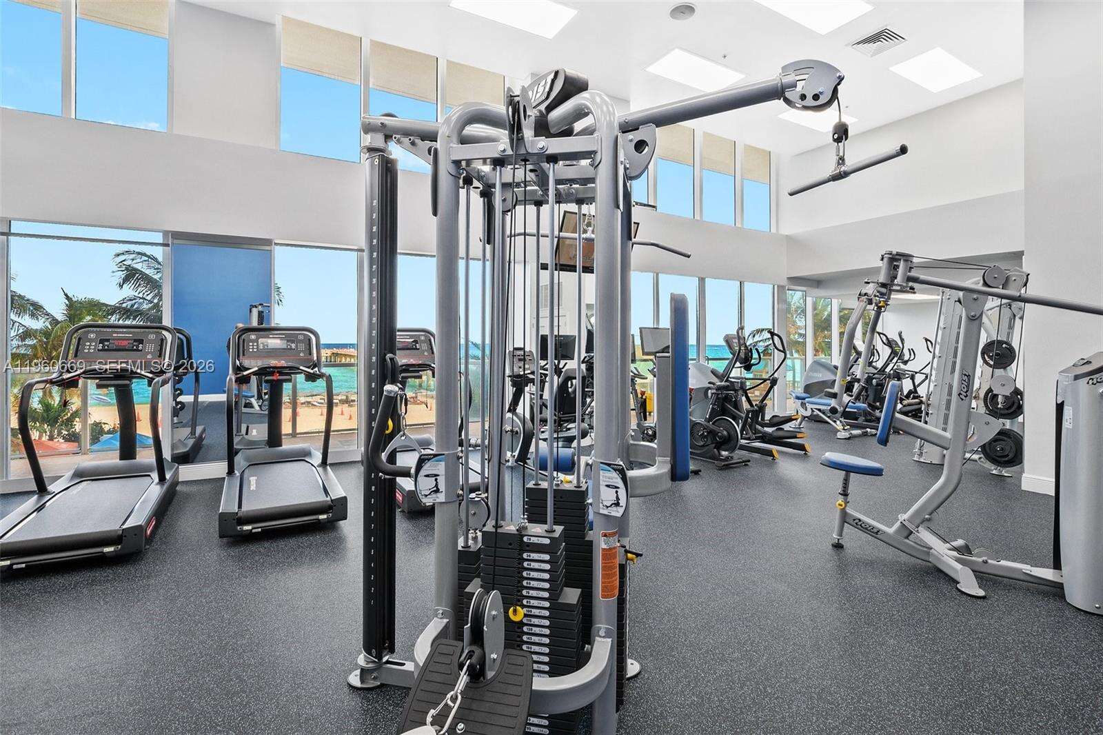 La Perla at 16699 Collins Ave, Sunny Isles Beach, FL 33160 - For Rent photo 33