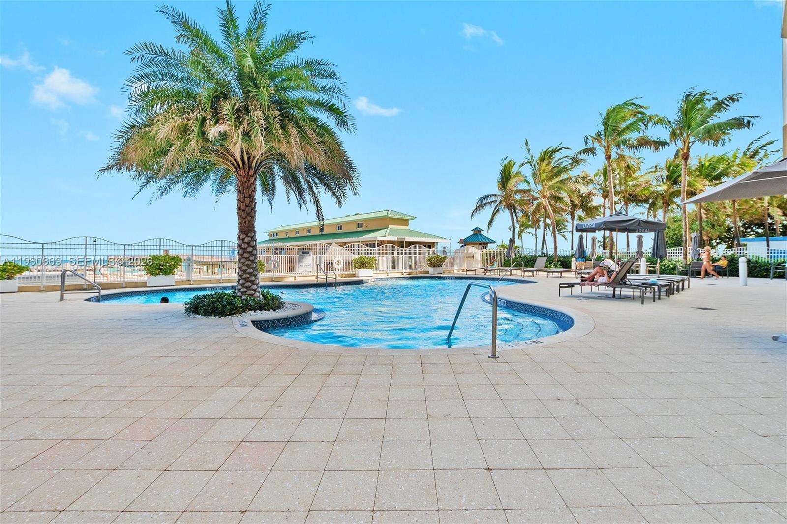 La Perla at 16699 Collins Ave, Sunny Isles Beach, FL 33160 - For Rent photo 37