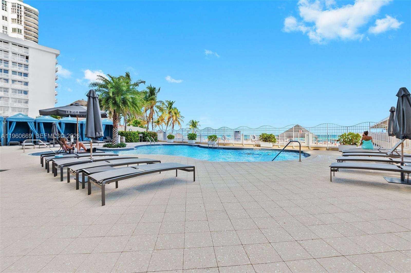 La Perla at 16699 Collins Ave, Sunny Isles Beach, FL 33160 - For Rent photo 38