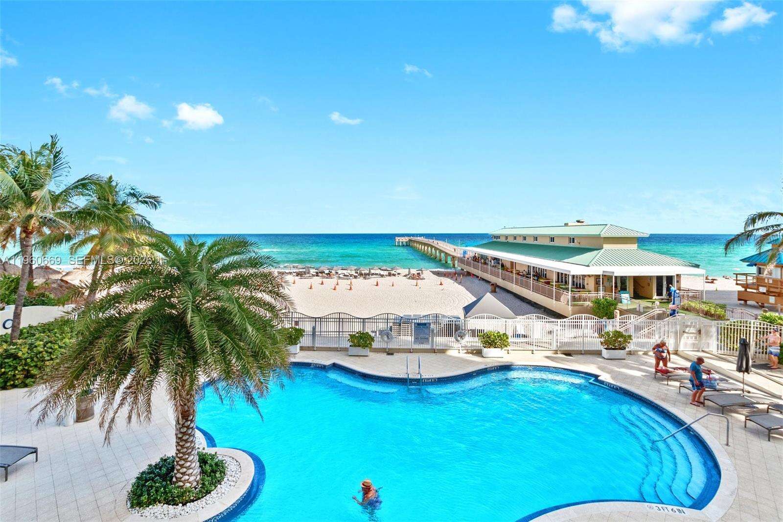 La Perla at 16699 Collins Ave, Sunny Isles Beach, FL 33160 - For Rent photo 39