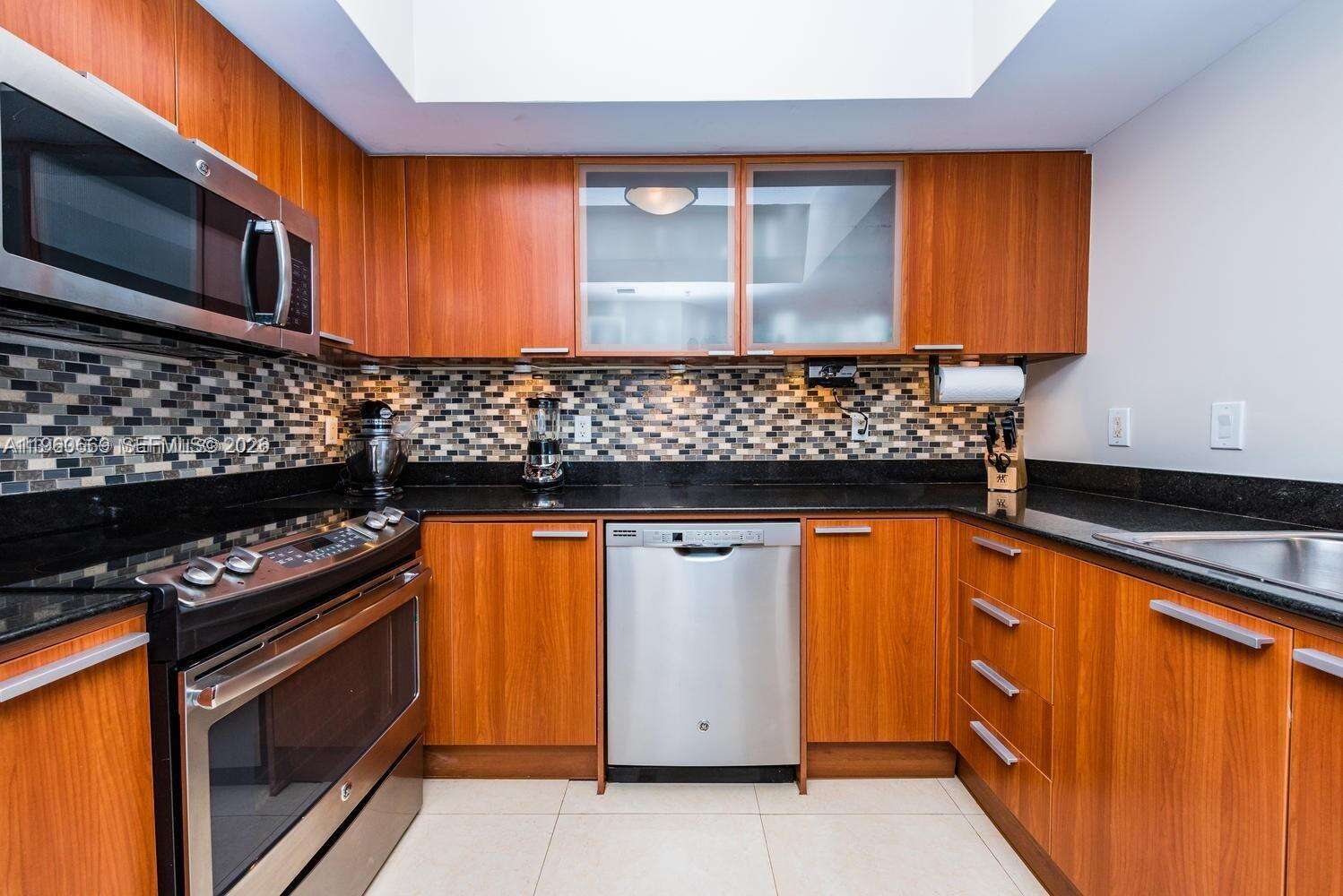 La Perla at 16699 Collins Ave, Sunny Isles Beach, FL 33160 - For Rent photo 10