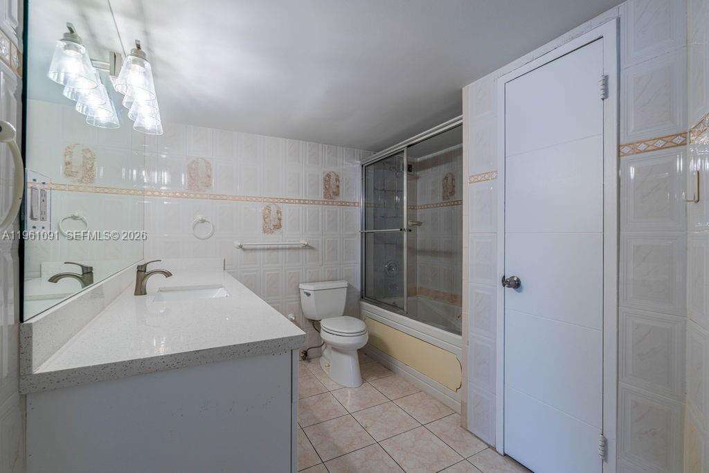 The Carriage House at 5401 Collins Ave, Miami Beach, FL 33140 - For Rent photo 18
