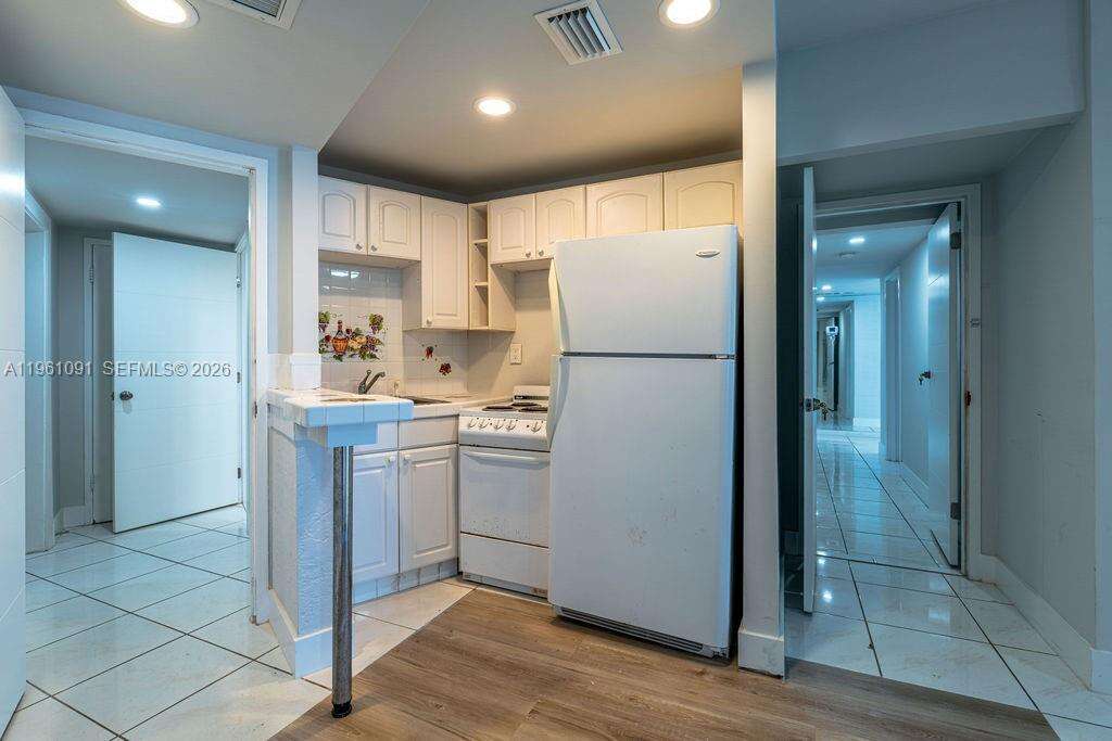 The Carriage House at 5401 Collins Ave, Miami Beach, FL 33140 - For Rent photo 24