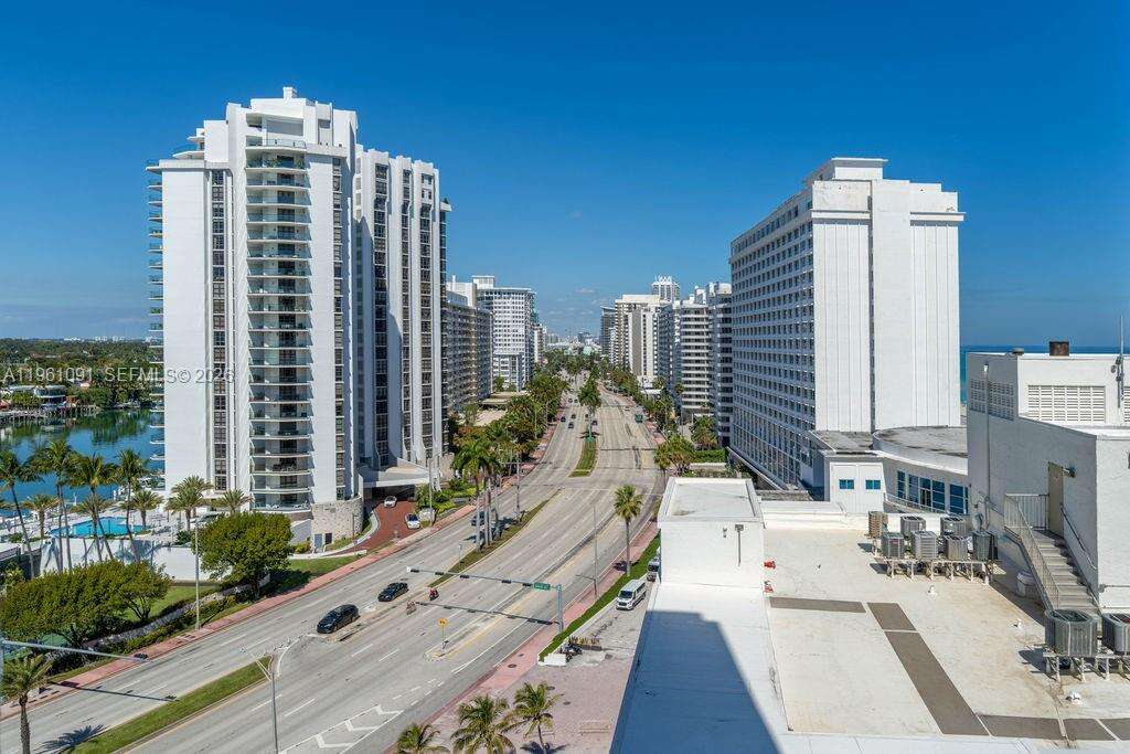The Carriage House at 5401 Collins Ave, Miami Beach, FL 33140 - For Rent photo 39