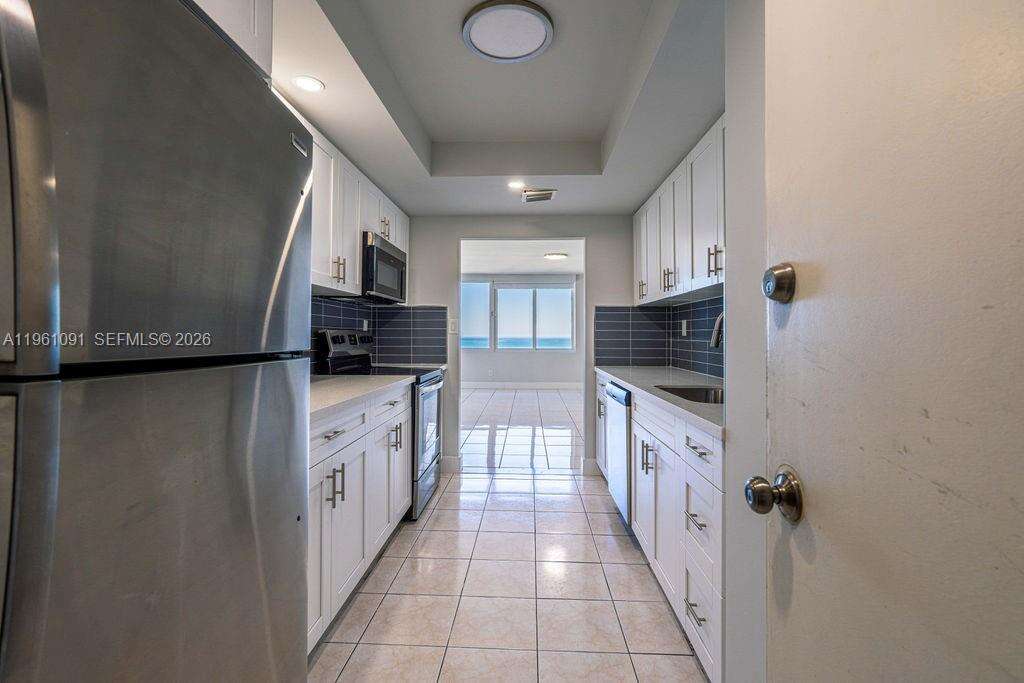 The Carriage House at 5401 Collins Ave, Miami Beach, FL 33140 - For Rent photo 8