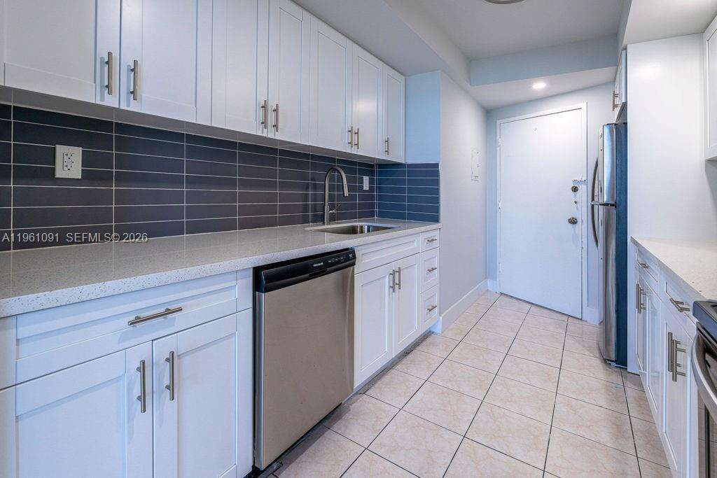 The Carriage House at 5401 Collins Ave, Miami Beach, FL 33140 - For Rent photo 9