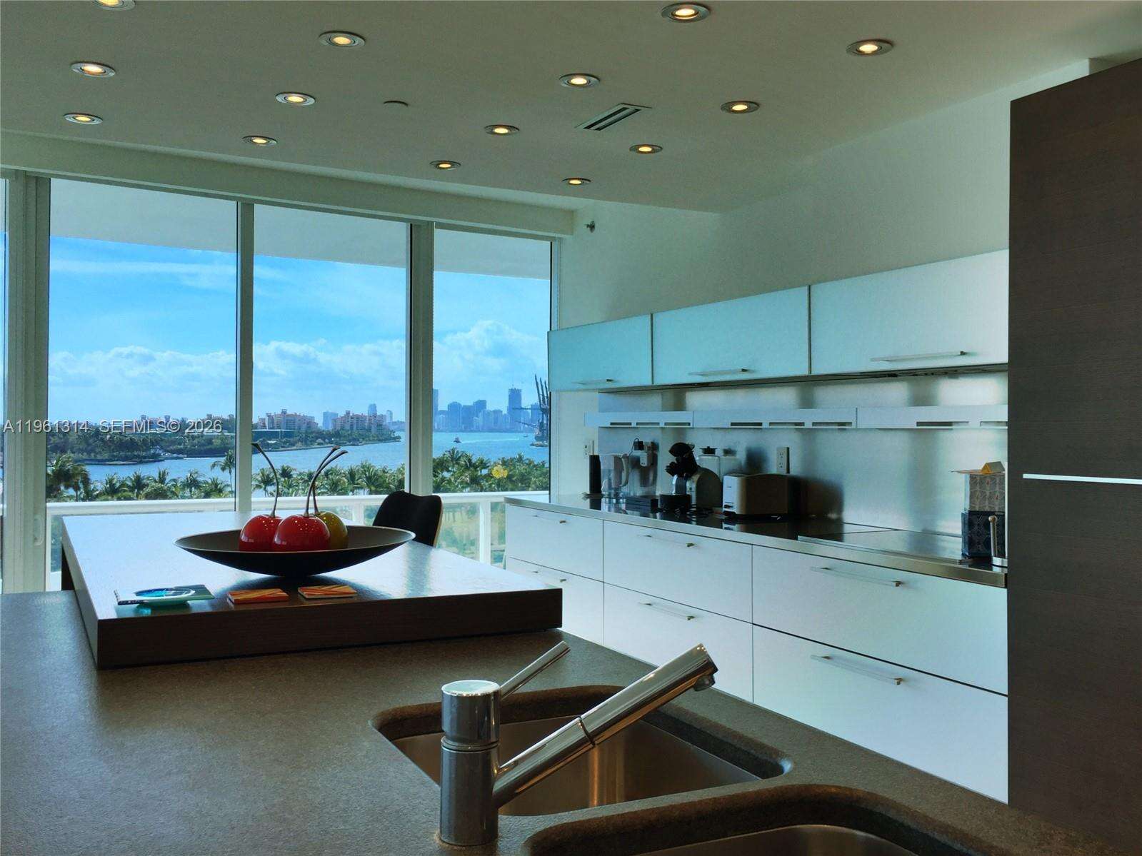 Continuum South Tower at 100 Pointe Dr, Miami Beach, FL 33139 - For Rent photo 16