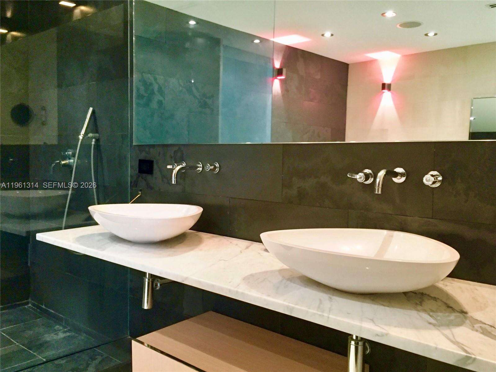 Continuum South Tower at 100 Pointe Dr, Miami Beach, FL 33139 - For Rent photo 18