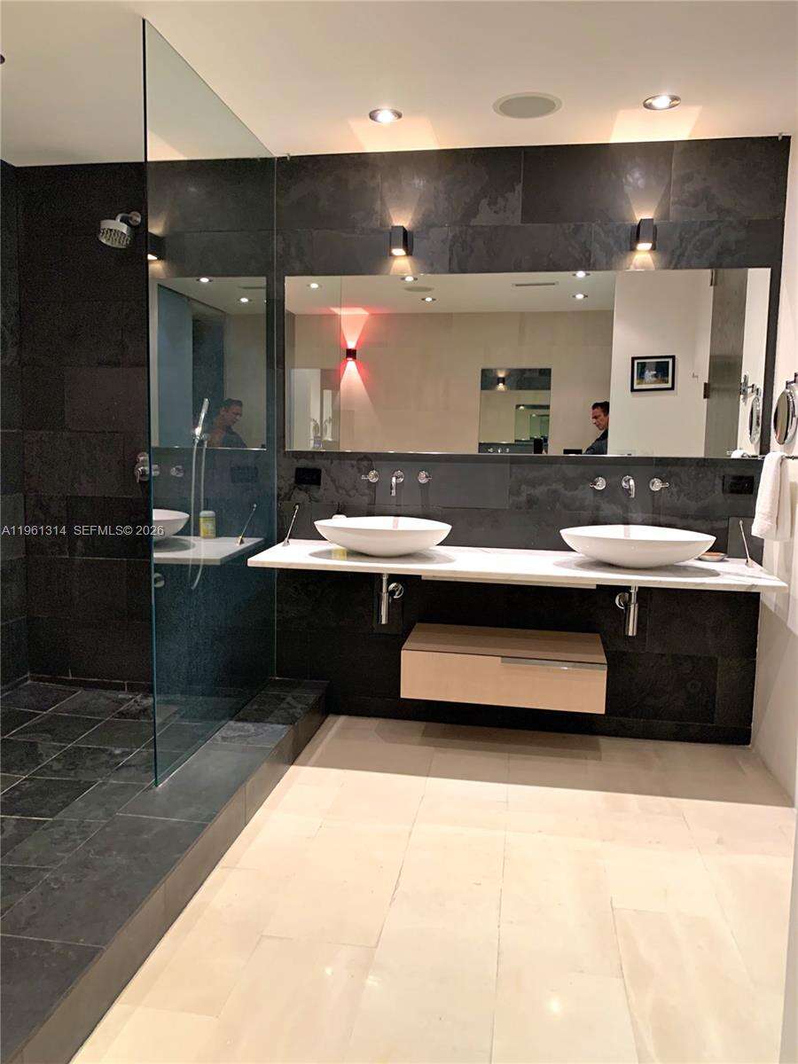 Continuum South Tower at 100 Pointe Dr, Miami Beach, FL 33139 - For Rent photo 19