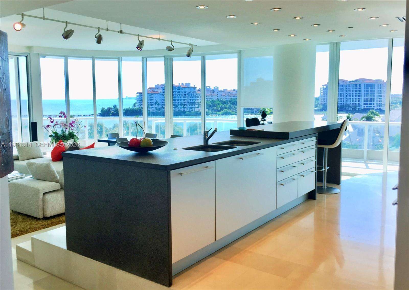 Continuum South Tower at 100 Pointe Dr, Miami Beach, FL 33139 - For Rent photo 5