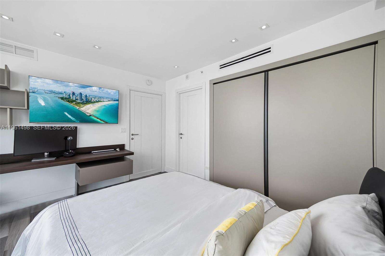 Jade At Brickell Bay at 1331 Brickell Bay Dr, Miami, FL 33131 - For Rent photo 15