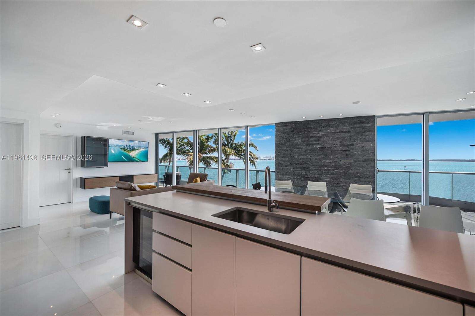 Jade At Brickell Bay at 1331 Brickell Bay Dr, Miami, FL 33131 - For Rent photo 6