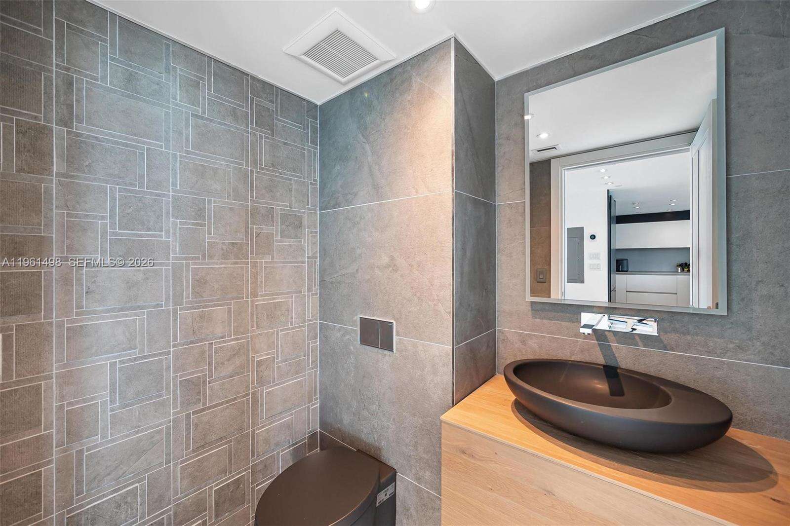 Jade At Brickell Bay at 1331 Brickell Bay Dr, Miami, FL 33131 - For Rent photo 8