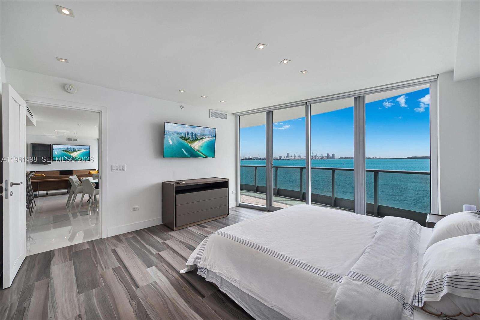 Jade At Brickell Bay at 1331 Brickell Bay Dr, Miami, FL 33131 - For Rent photo 9