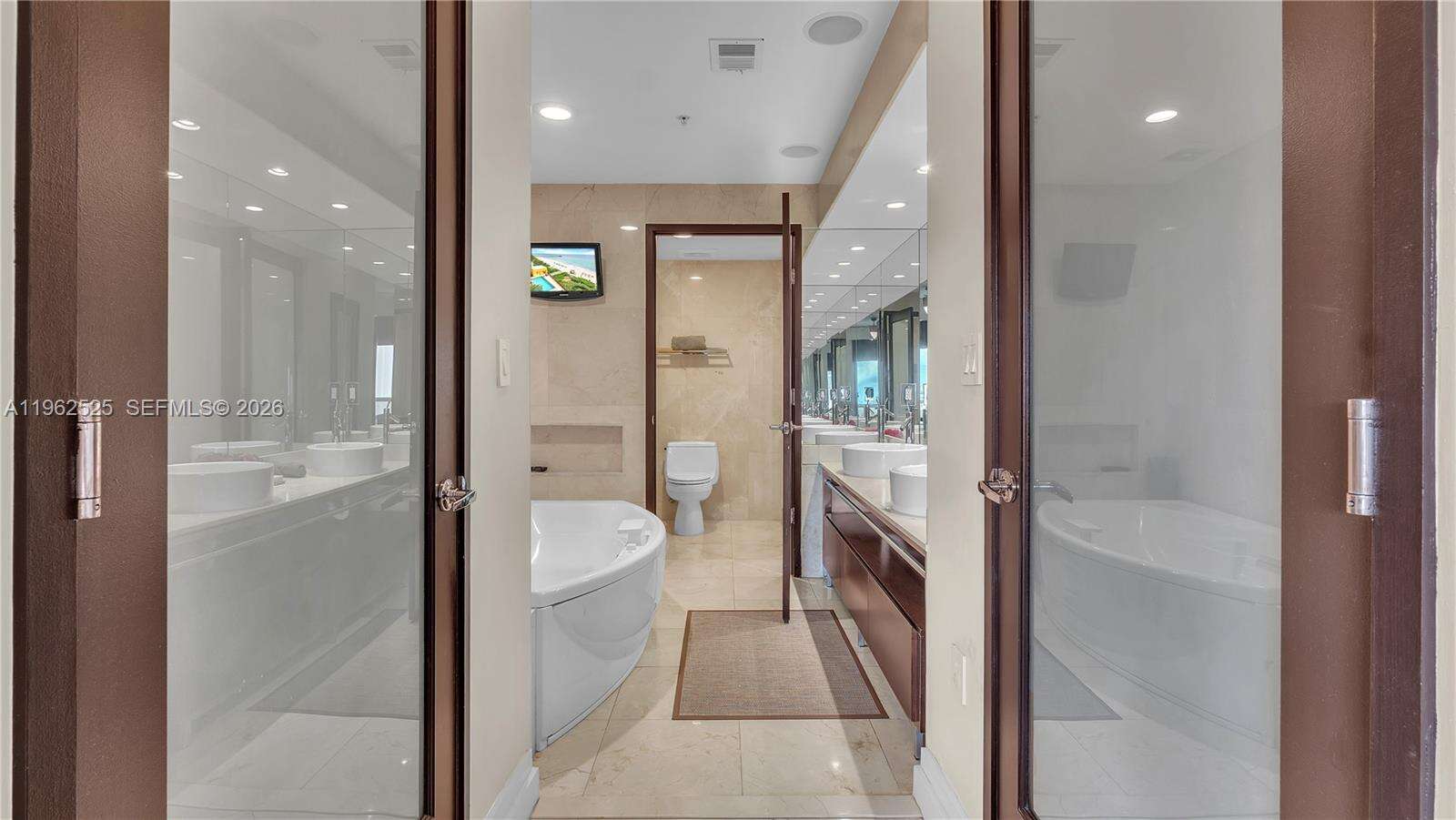Sayan at 16275 Collins Ave, Sunny Isles Beach, FL 33160 - For Rent photo 19