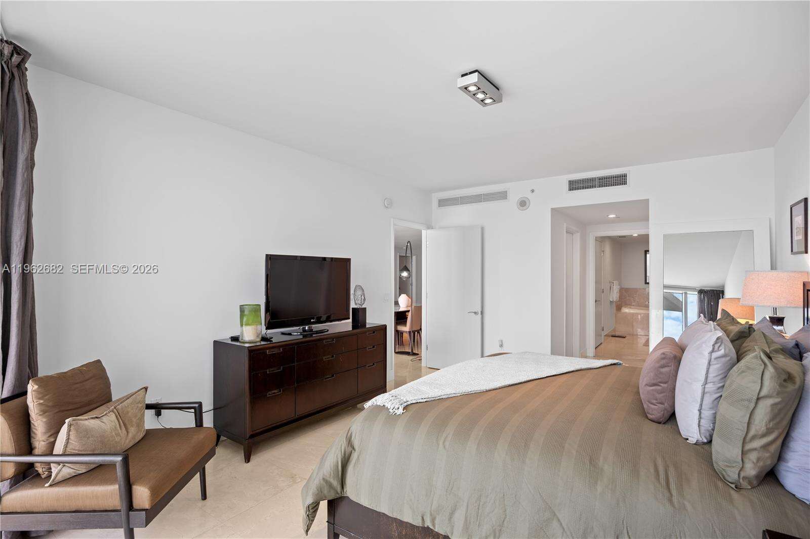 Jade Beach at 17001 Collins Ave, Sunny Isles Beach, FL 33160 - For Rent photo 12