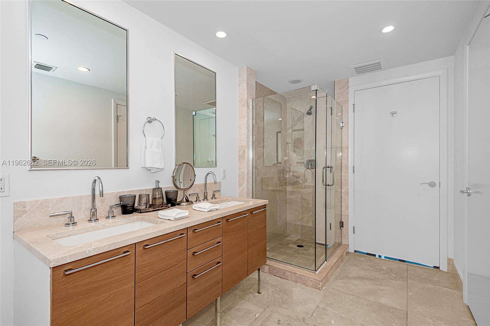 Jade Beach at 17001 Collins Ave, Sunny Isles Beach, FL 33160 - For Rent photo 14