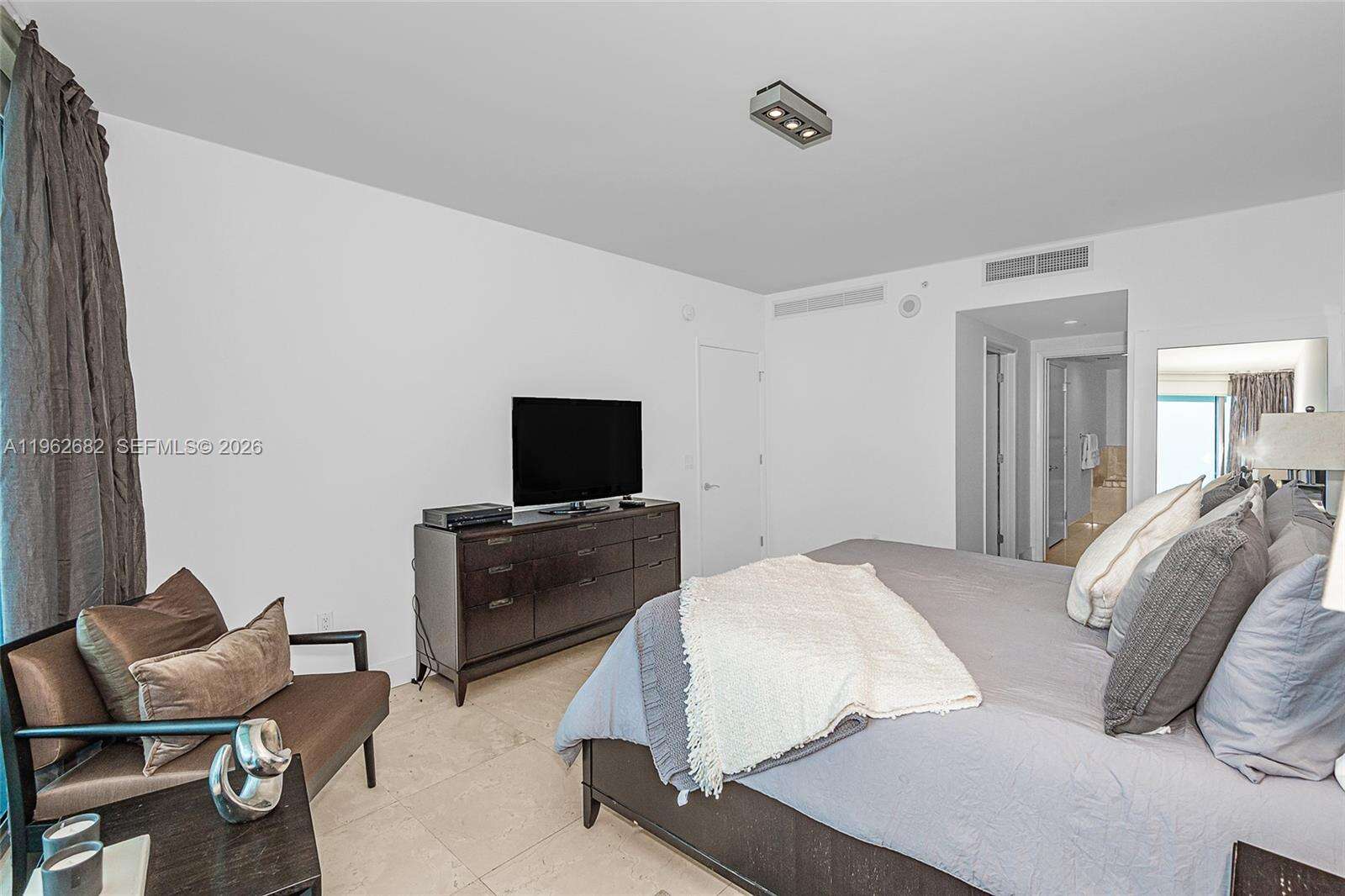 Jade Beach at 17001 Collins Ave, Sunny Isles Beach, FL 33160 - For Rent photo 10