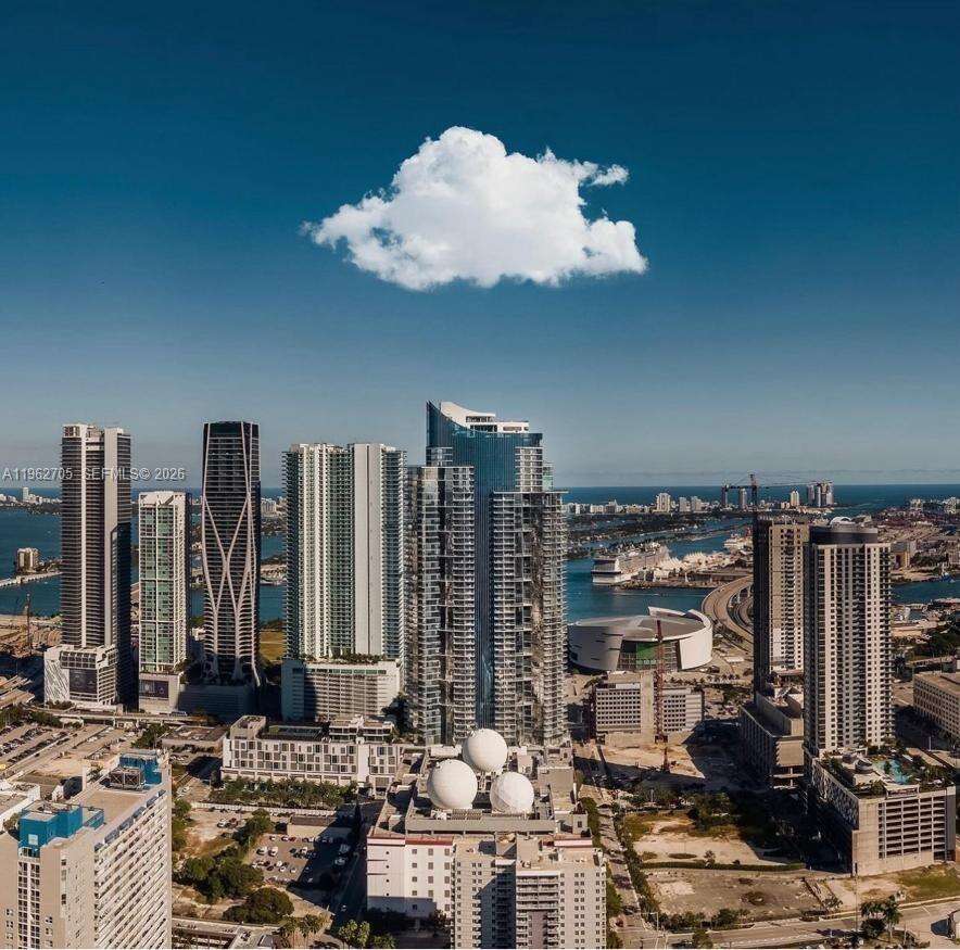 Paramount Miami Worldcenter at 851 1 Ave, Miami, FL 33132 - For Rent photo 2