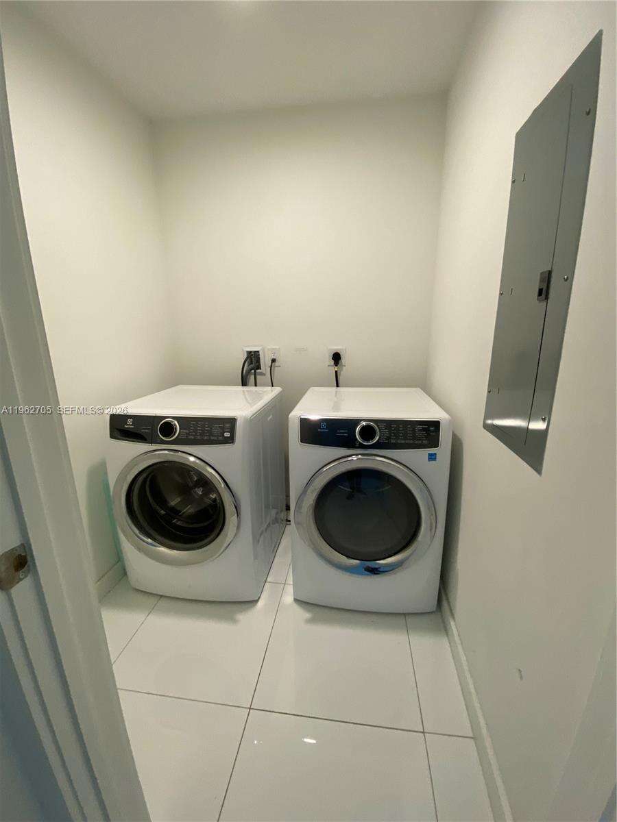 Paramount Miami Worldcenter at 851 1 Ave, Miami, FL 33132 - For Rent photo 11