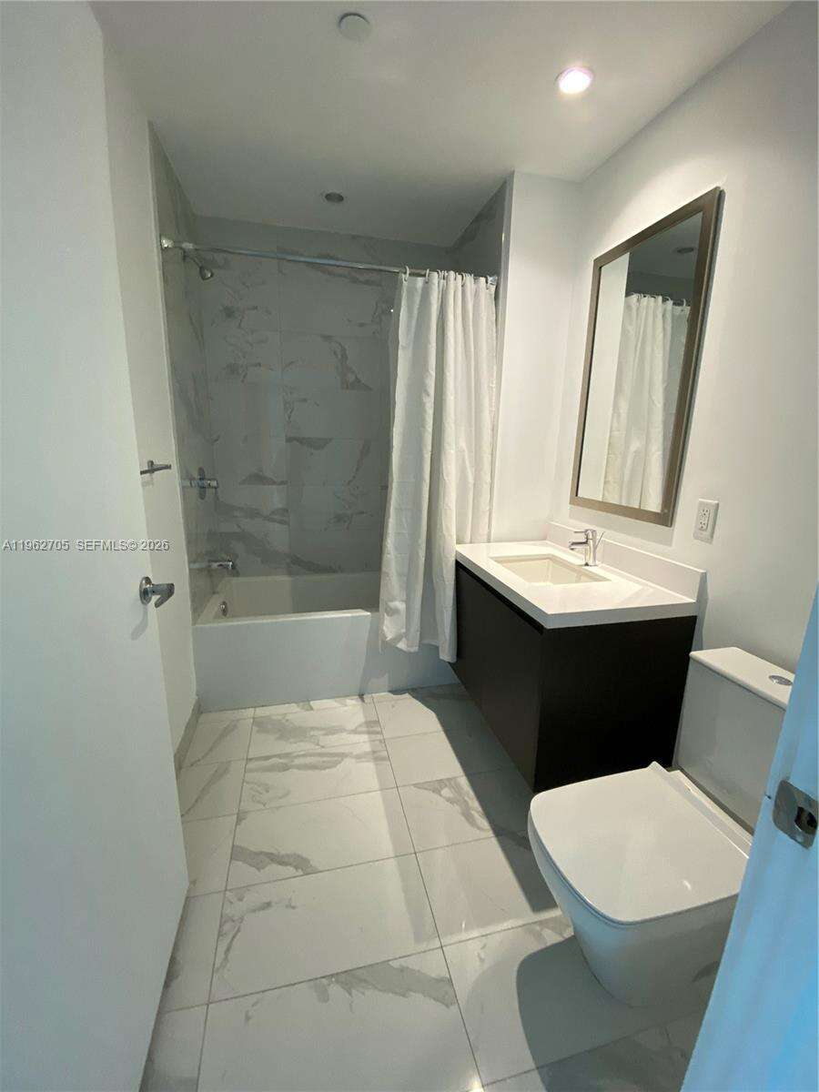 Paramount Miami Worldcenter at 851 1 Ave, Miami, FL 33132 - For Rent photo 24