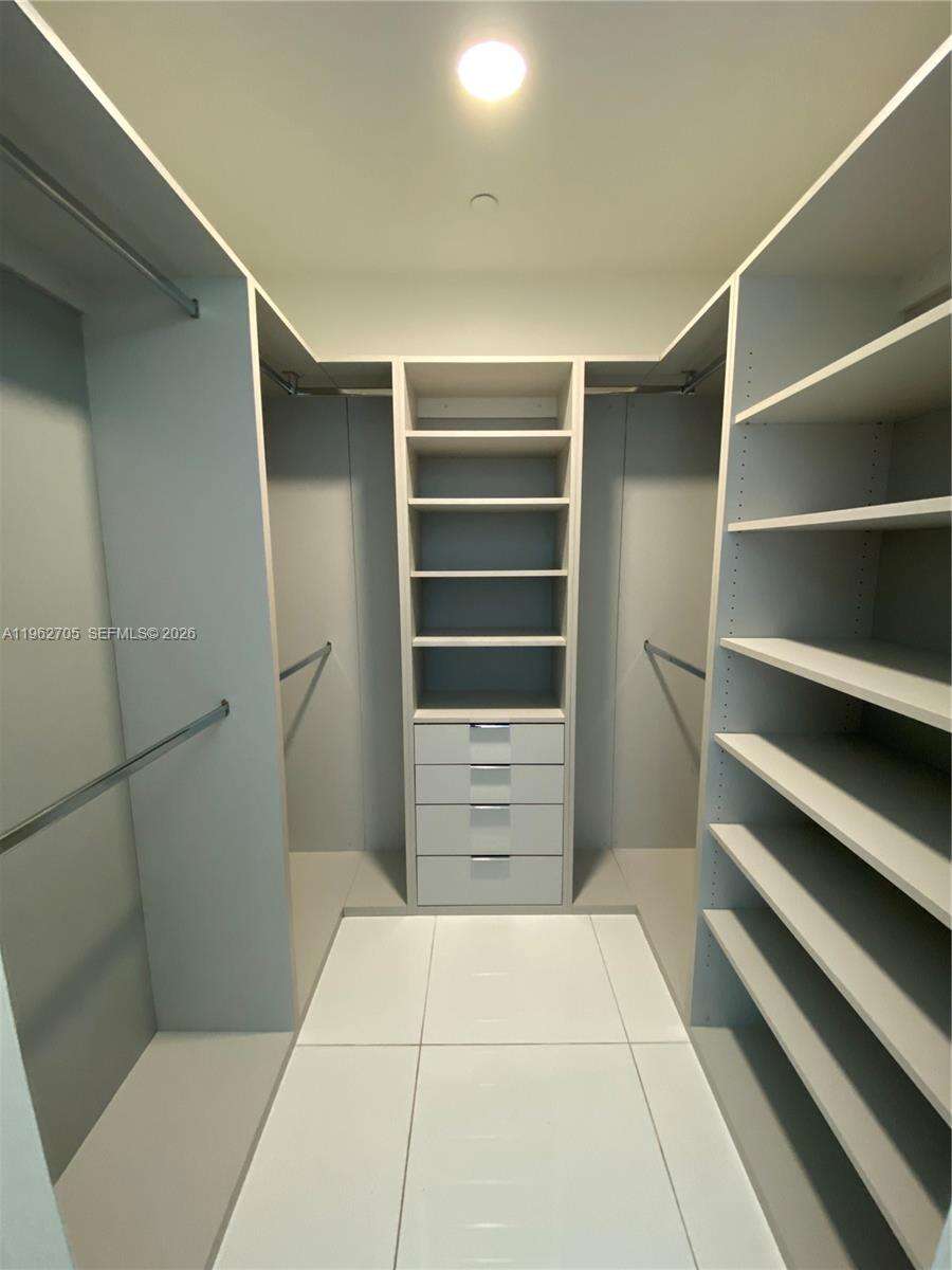 Paramount Miami Worldcenter at 851 1 Ave, Miami, FL 33132 - For Rent photo 9