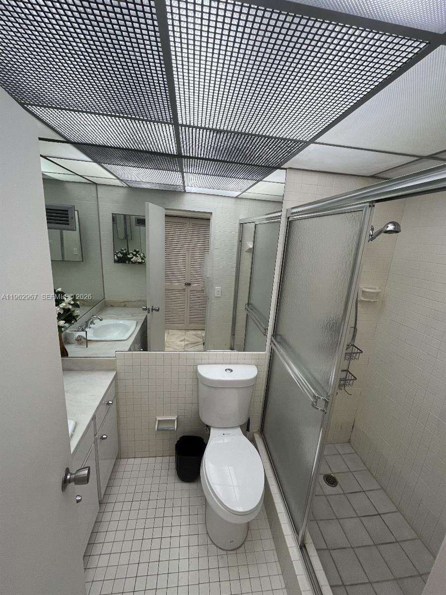 Alexander Towers at 3505 Ocean Dr, Hollywood, FL 33019 - For Rent photo 15