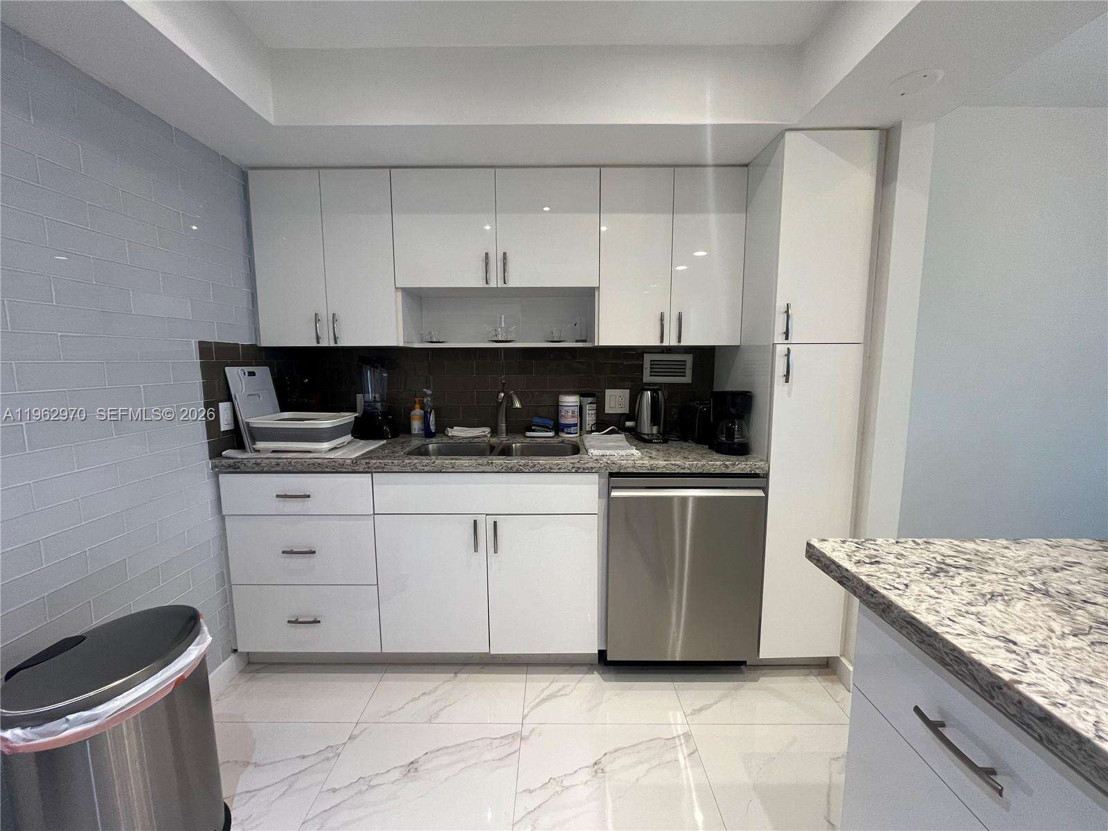 Alexander Towers at 3505 Ocean Dr, Hollywood, FL 33019 - For Rent photo 3