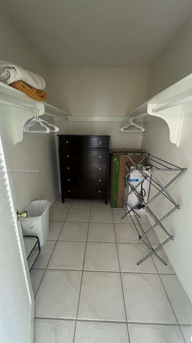 Alexander Towers at Hollywood, FL 33019 - For Rent photo 16