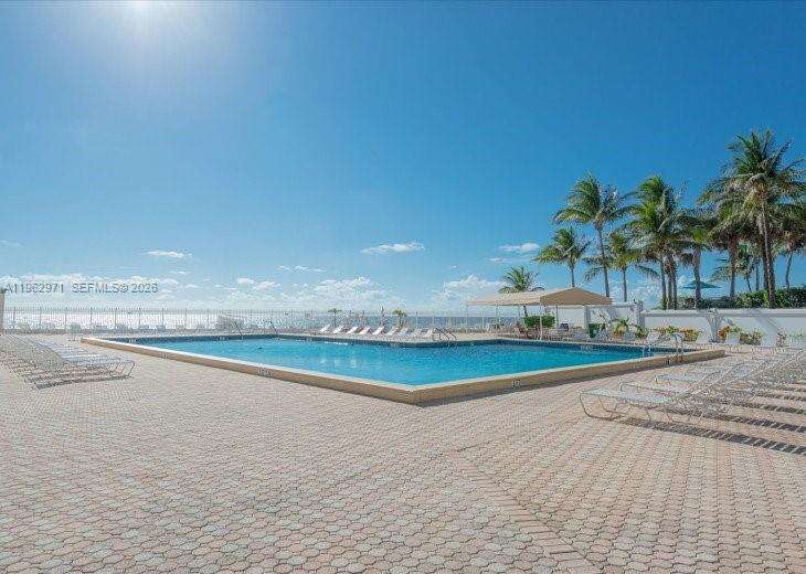 Alexander Towers at Hollywood, FL 33019 - For Rent photo 17