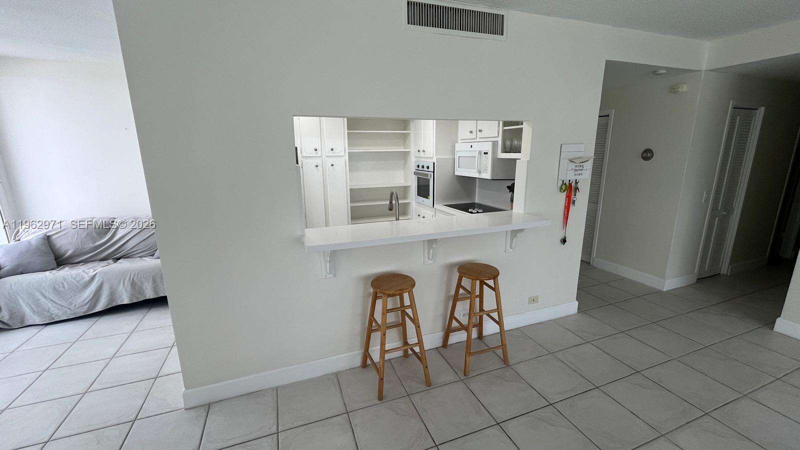 Alexander Towers at Hollywood, FL 33019 - For Rent photo 4