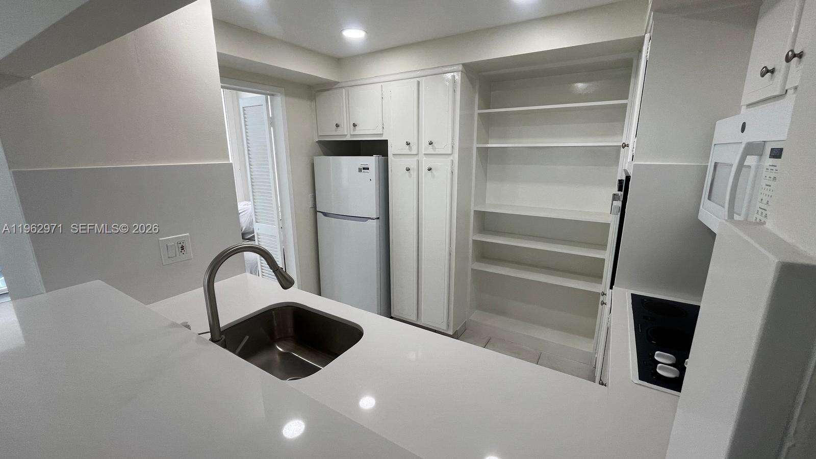 Alexander Towers at Hollywood, FL 33019 - For Rent photo 7