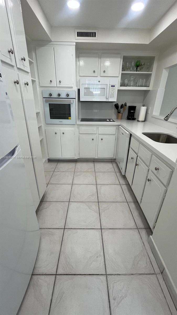 Alexander Towers at Hollywood, FL 33019 - For Rent photo 8