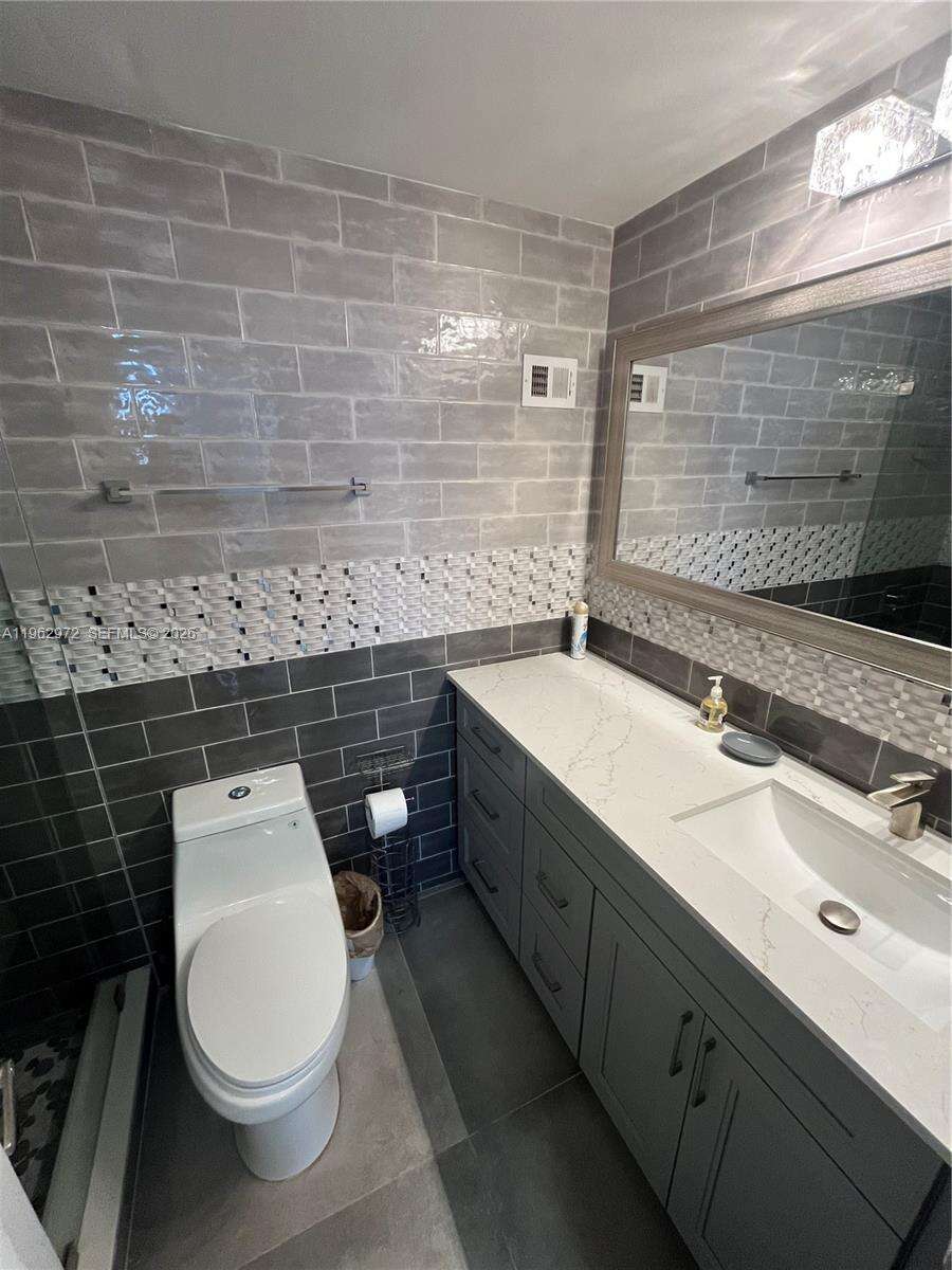 Alexander Towers at Hollywood, FL 33019 - For Rent photo 14
