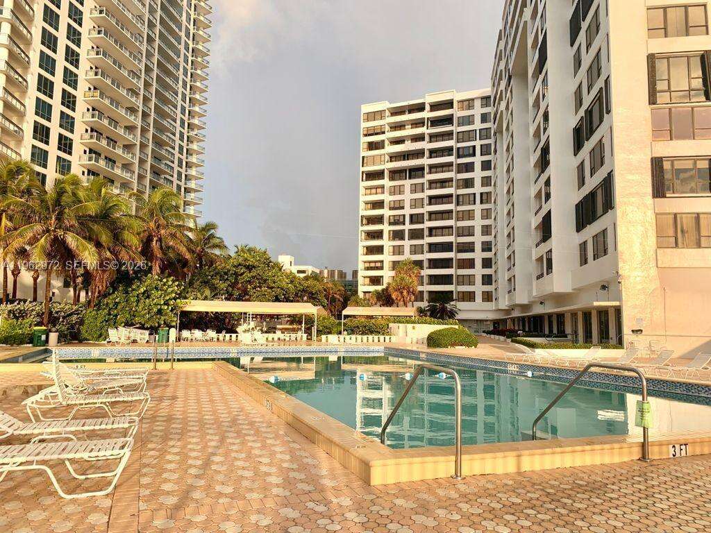 Alexander Towers at Hollywood, FL 33019 - For Rent photo 18