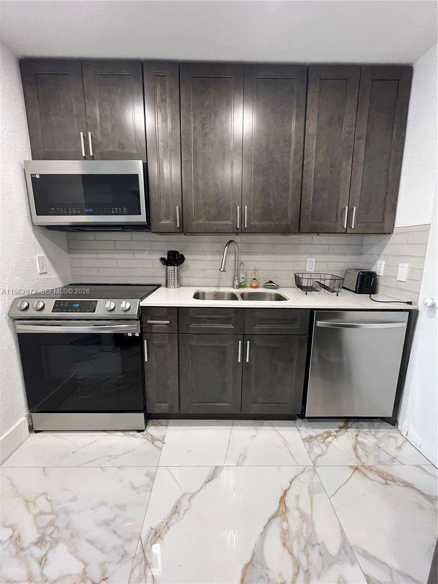 Alexander Towers at Hollywood, FL 33019 - For Rent photo 5