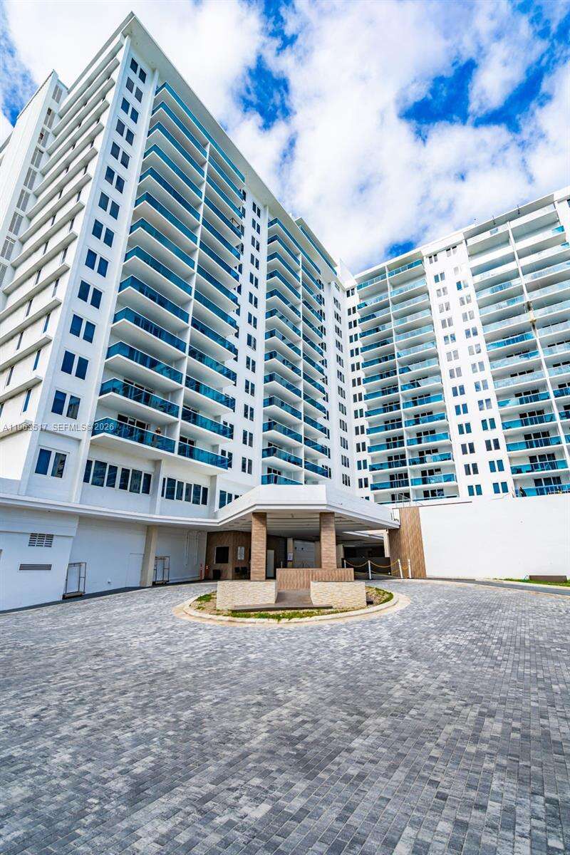 Roney Palace at 2301 Collins Ave, Miami Beach, FL 33139 - For Rent photo 2