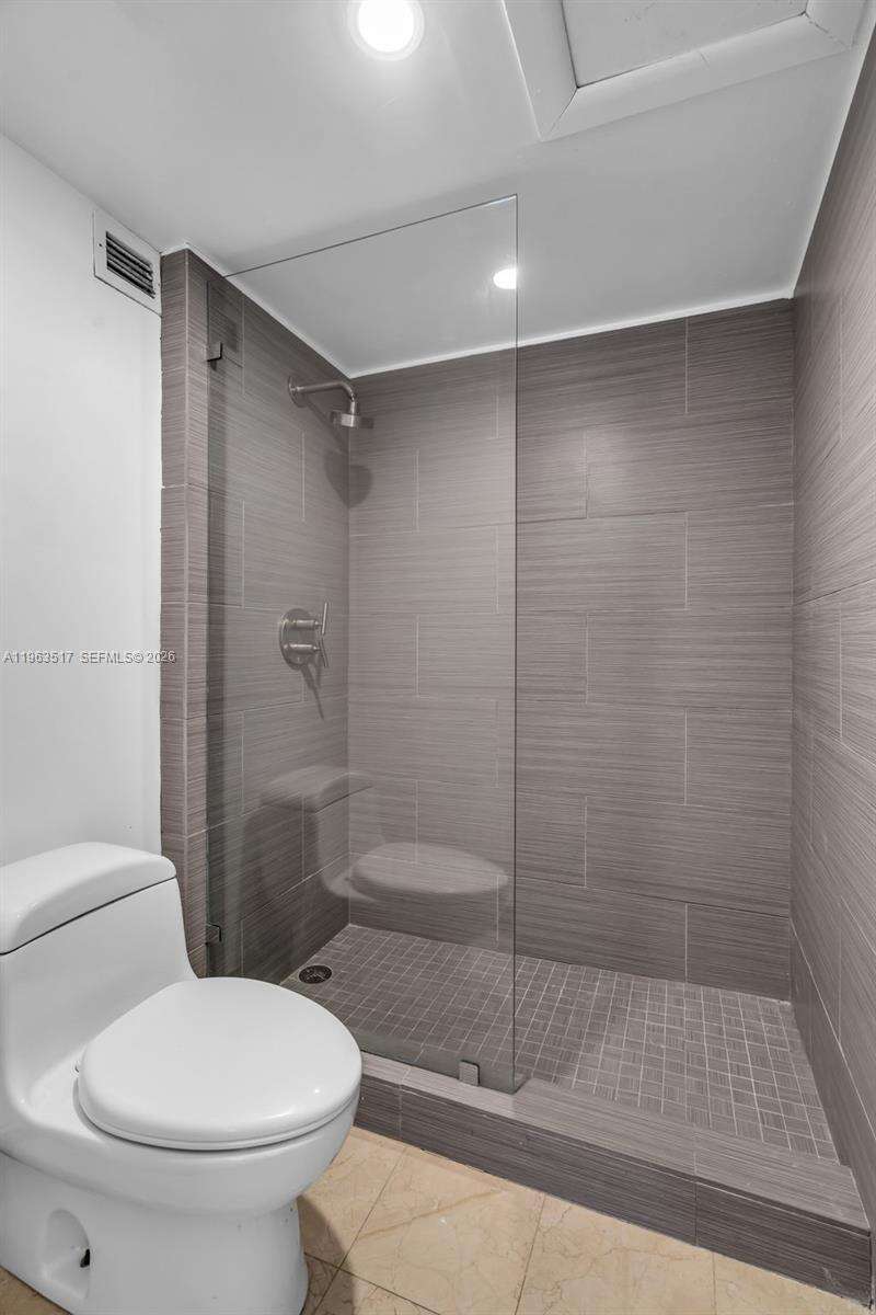 Roney Palace at 2301 Collins Ave, Miami Beach, FL 33139 - For Rent photo 12