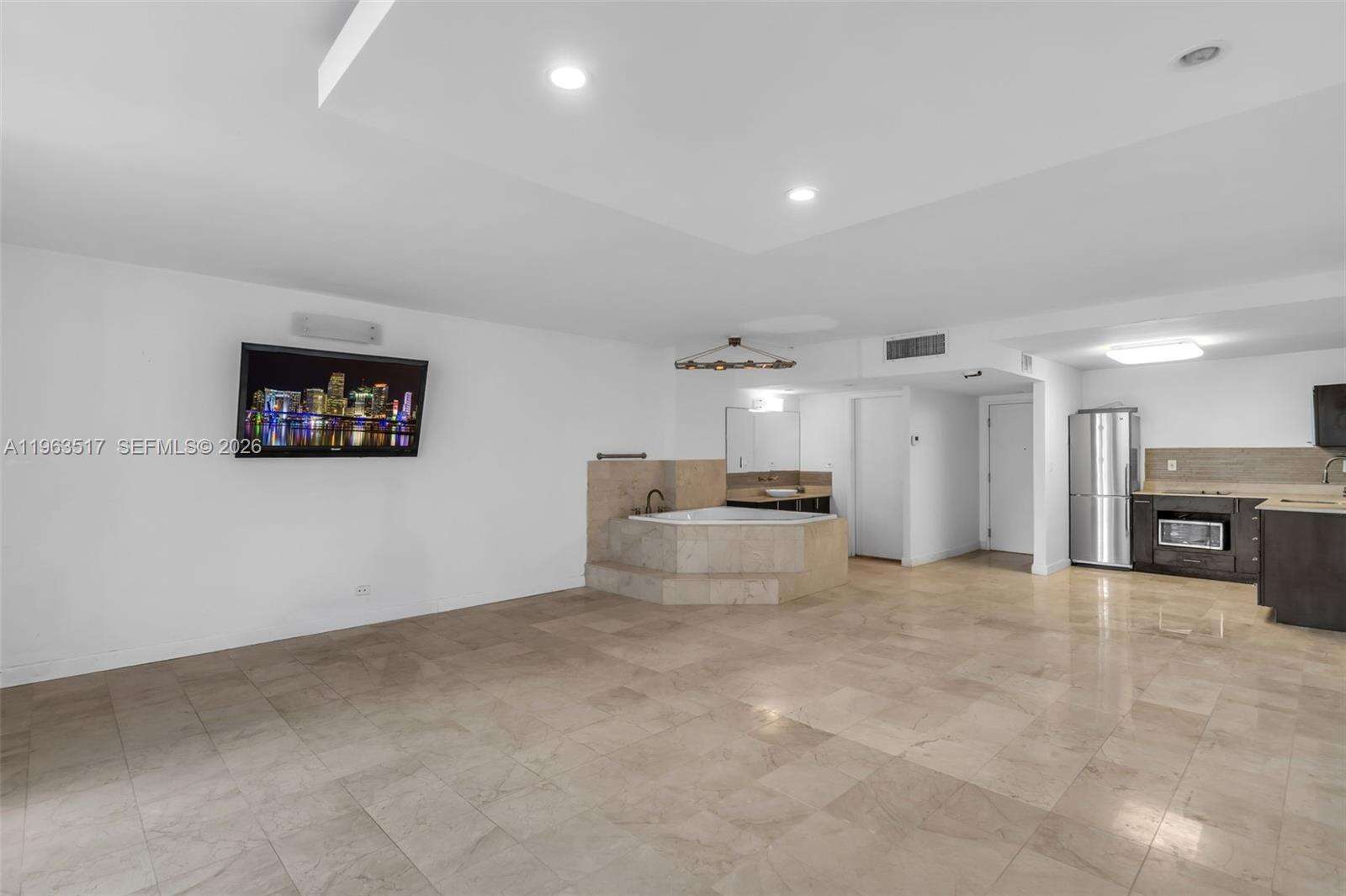 Roney Palace at 2301 Collins Ave, Miami Beach, FL 33139 - For Rent photo 6