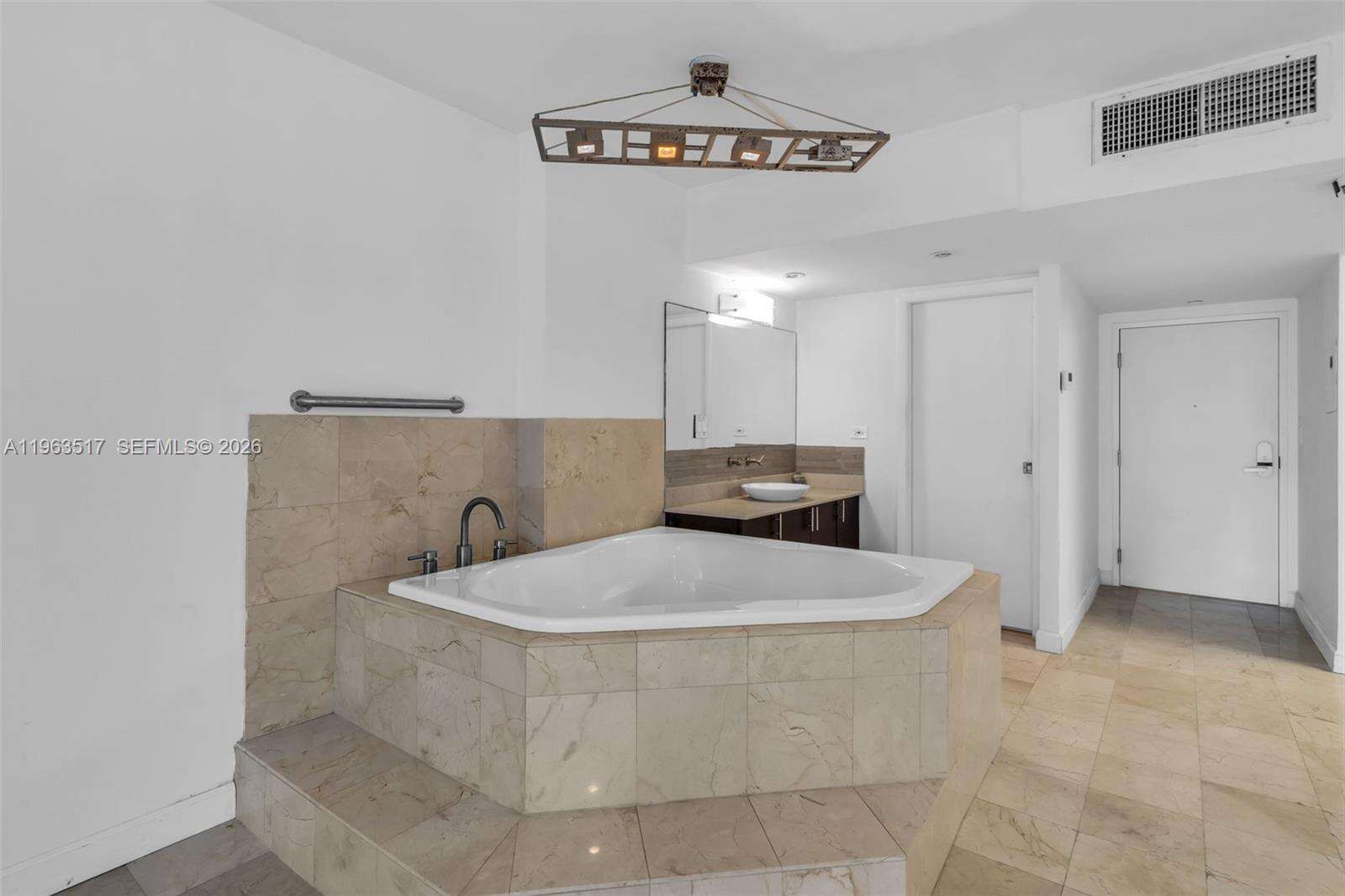 Roney Palace at 2301 Collins Ave, Miami Beach, FL 33139 - For Rent photo 8