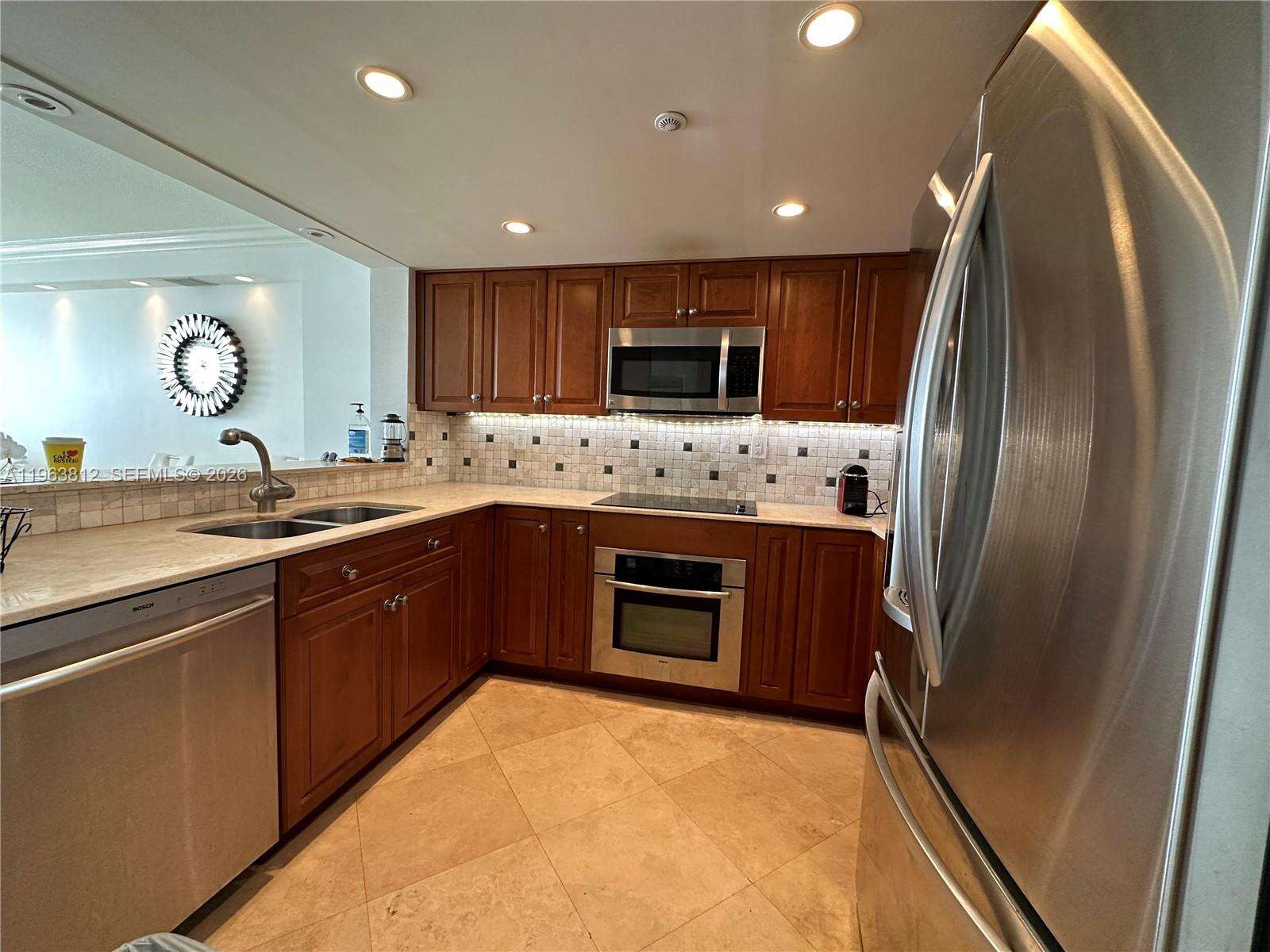 Club Atlantis at 2555 Collins Ave, Miami Beach, FL 33140 - For Rent photo 4