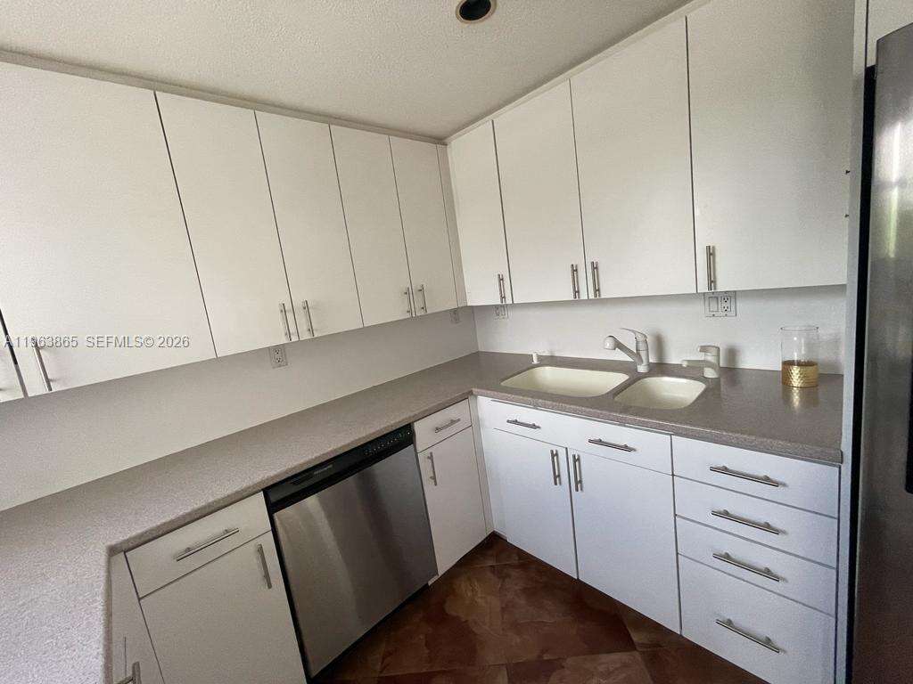 Brickell Place at 1865 Brickell Ave, Miami, FL 33129 - For Rent photo 4