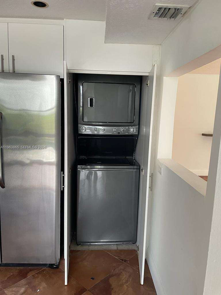 Brickell Place at 1865 Brickell Ave, Miami, FL 33129 - For Rent photo 41