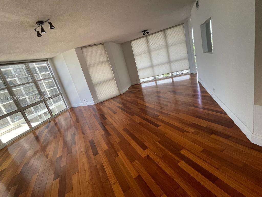 Brickell Place at 1865 Brickell Ave, Miami, FL 33129 - For Rent photo 8