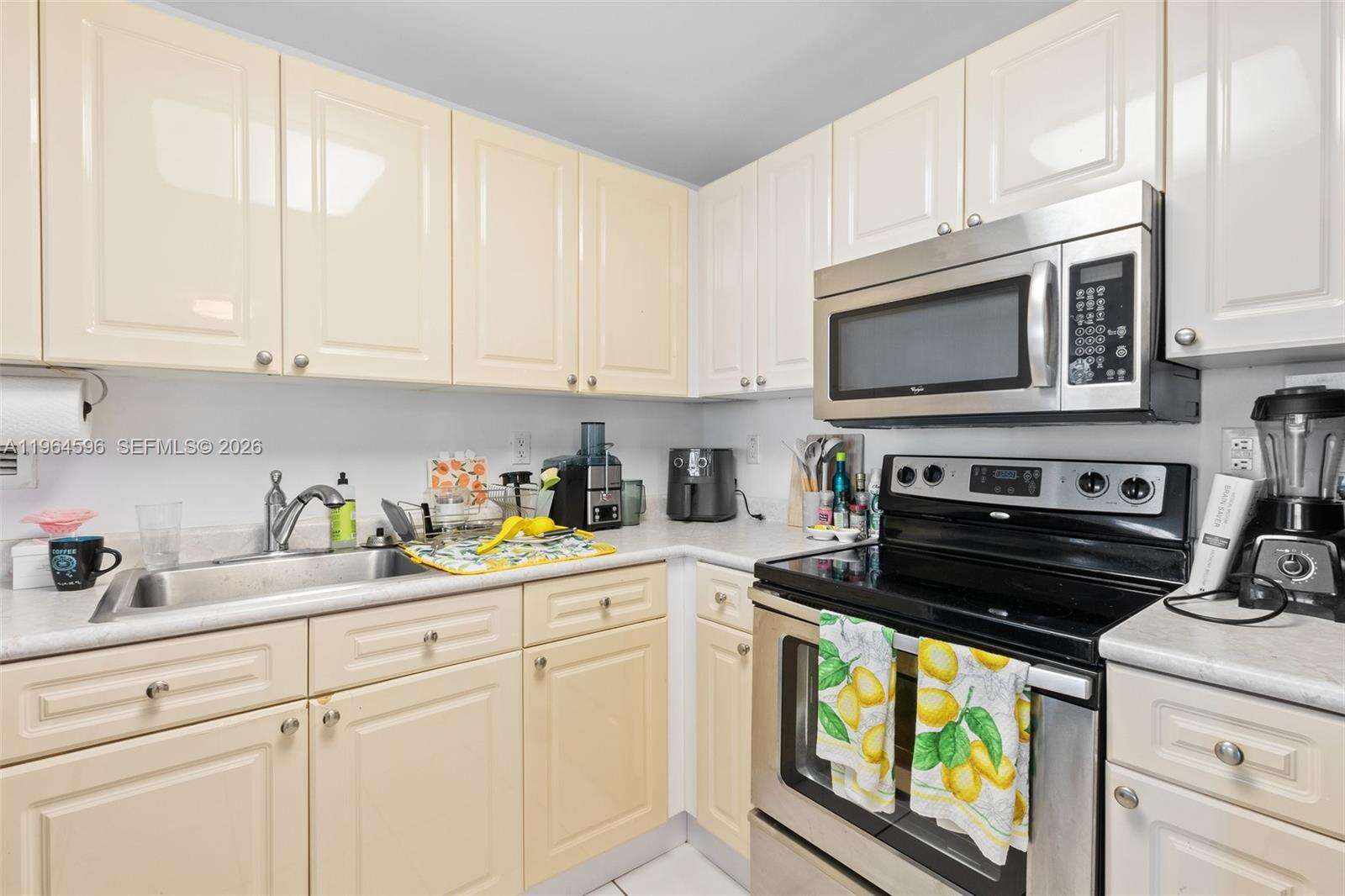 Roney Palace at 2301 Collins Ave, Miami Beach, FL 33139 - For Rent photo 9