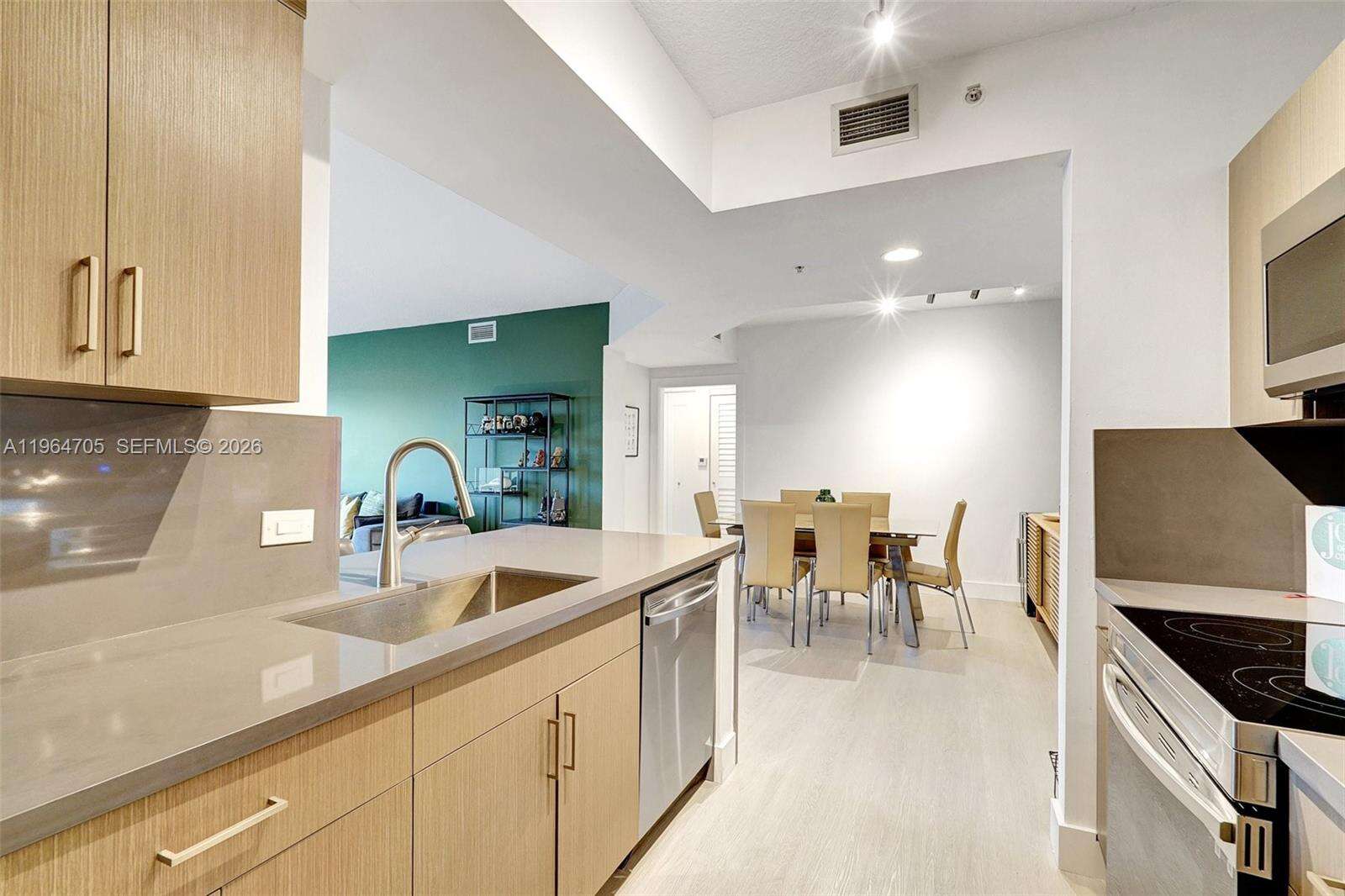 Venture at 18800 29 Ave, Aventura, FL 33180 - For Rent photo 12