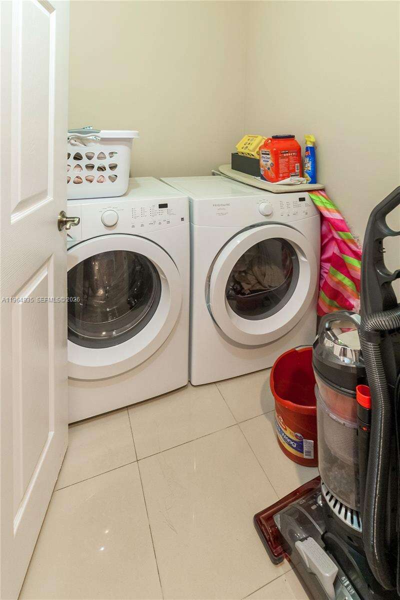 Sands Pointe at 16711 Collins Ave, Sunny Isles Beach, FL 33160 - For Rent photo 8
