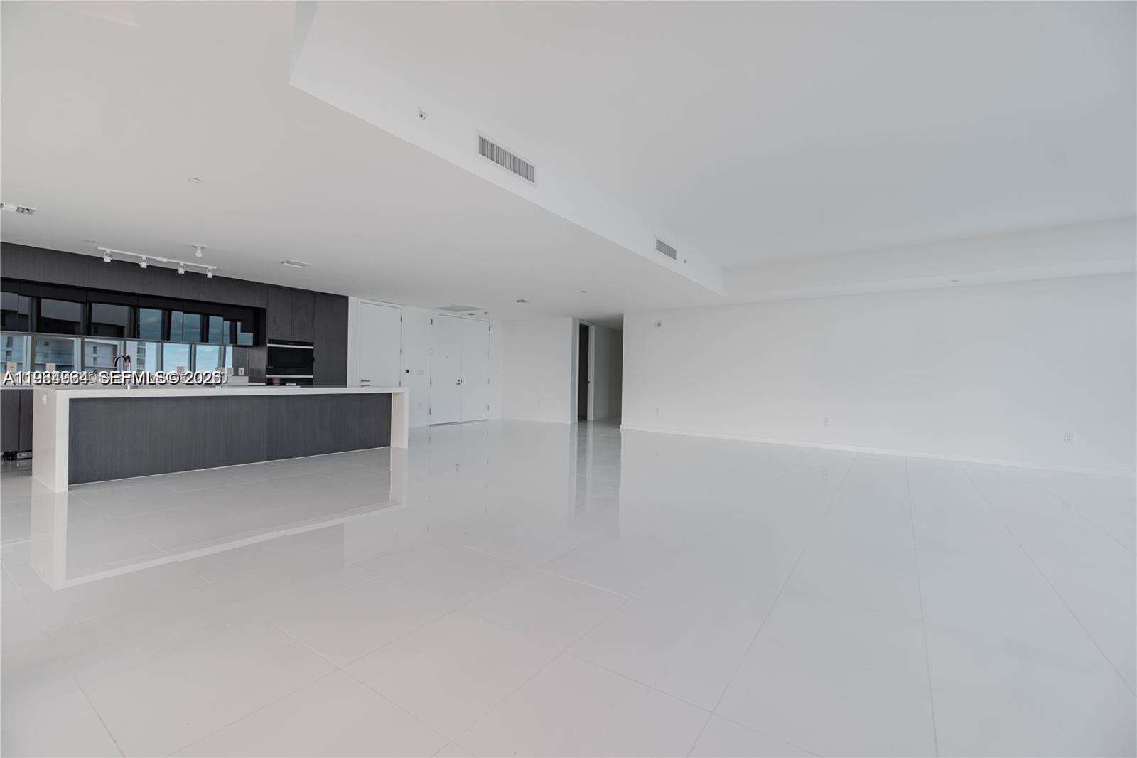 Paramount Miami Worldcenter at 851 1 Ave, Miami, FL 33132 - For Rent photo 3