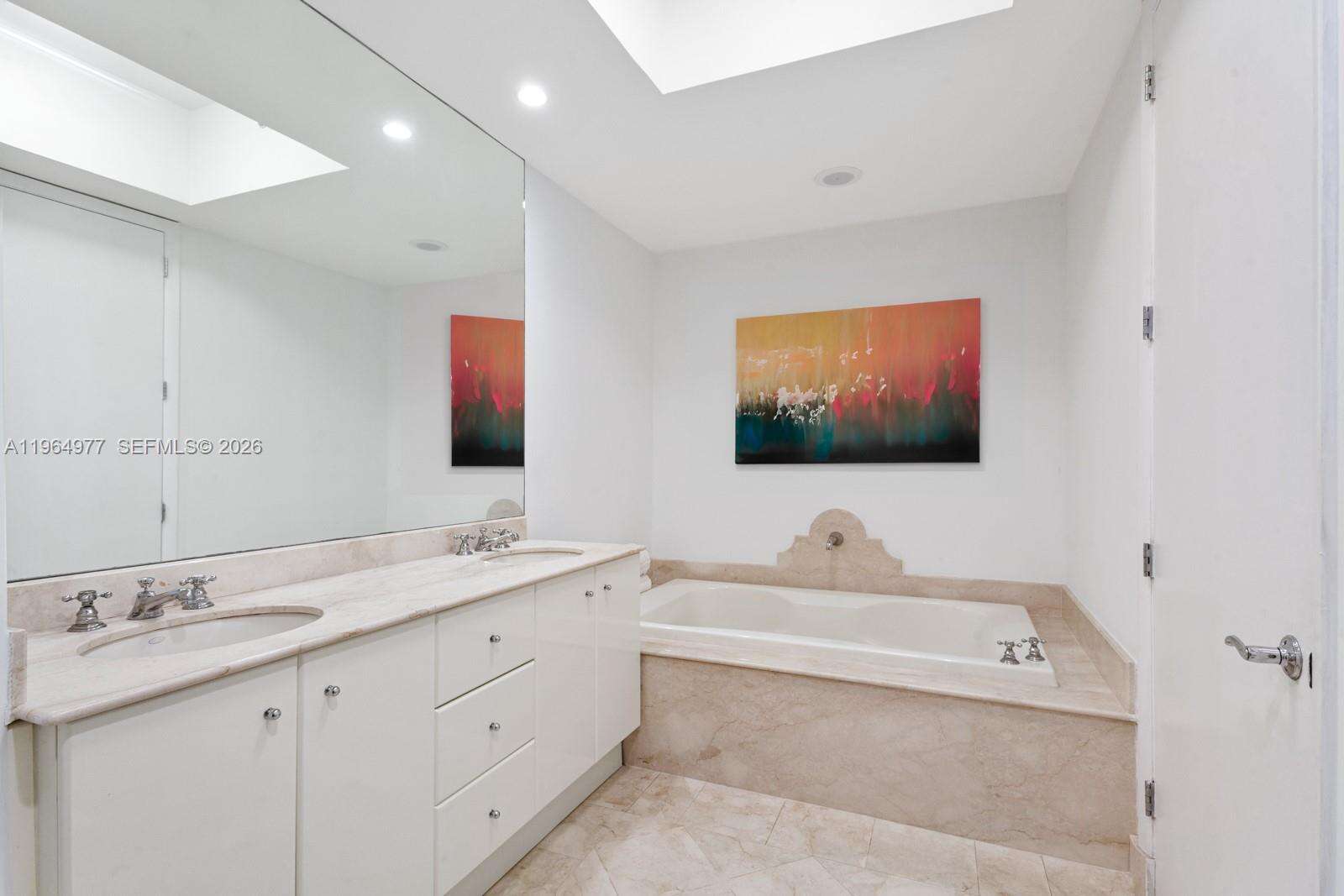 Continuum South Tower at 100 Pointe Dr, Miami Beach, FL 33139 - For Rent photo 8